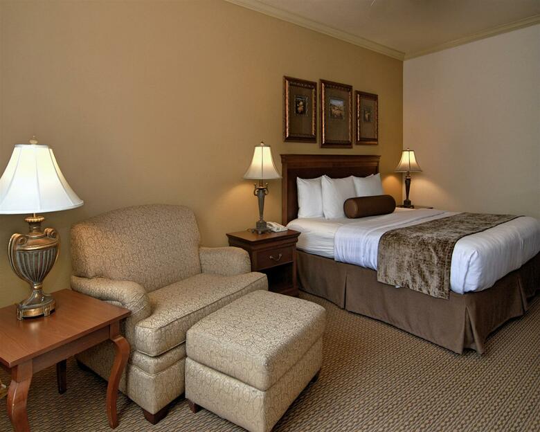 Hotel Best Western Plus Crown Colony Inn & Suites