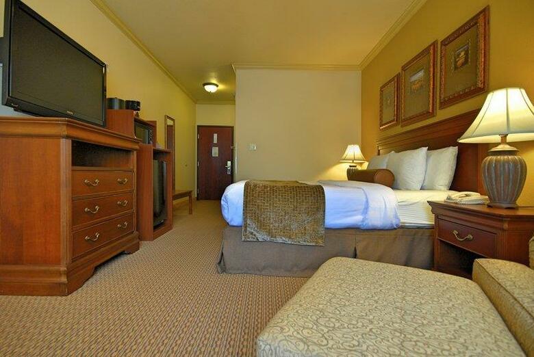 Hotel Best Western Plus Crown Colony Inn & Suites