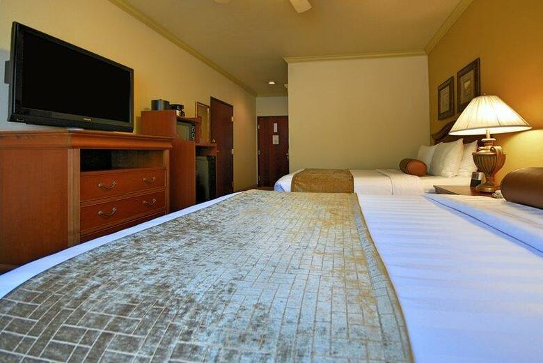 Hotel Best Western Plus Crown Colony Inn & Suites