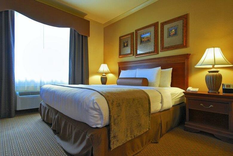 Hotel Best Western Plus Crown Colony Inn & Suites