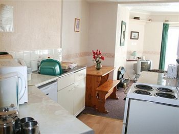 Crossways & Sea View Holiday Apartments