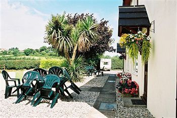 Crossways & Sea View Holiday Apartments