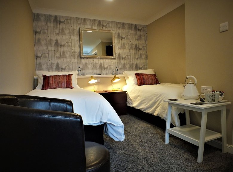 Hostal The Crown Hotel