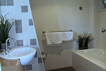 Aparthotel Adelaide Dresscircle Apartment - Ward St
