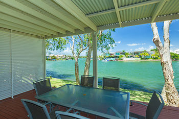 Hotel Noosa Entrance Waterfront Resort