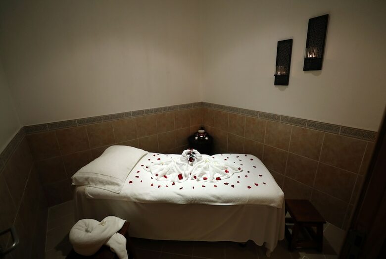Al Bander Hotel & Resort