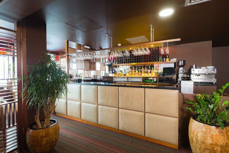 Hotel Holiday Inn West