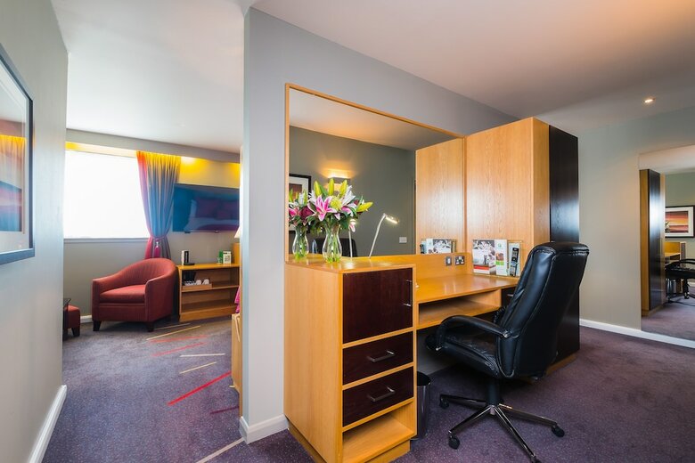 Hotel Holiday Inn West
