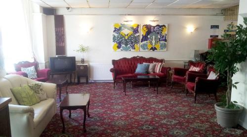 The New Osterley Hotel