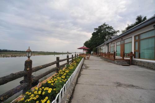 Hotel Myitkyina Palm Spring Resort