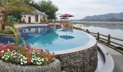 Hotel Myitkyina Palm Spring Resort