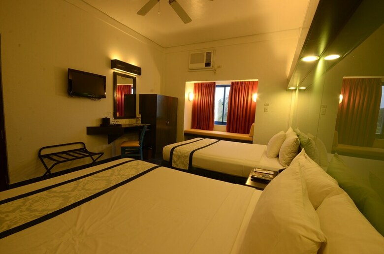 Hotel Microtel By Wyndham Puerto Princesa