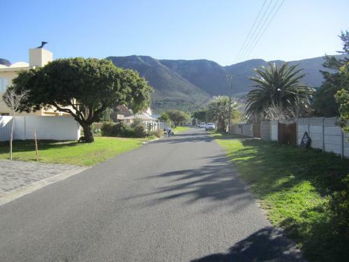 Green Mountains Apartment & Garden Cottage