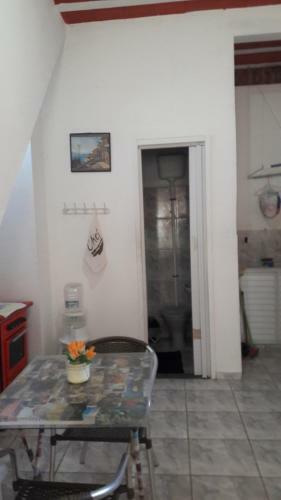 Apartamento Kitnet No 1� Piso, A 300m Da Praia Do Morro