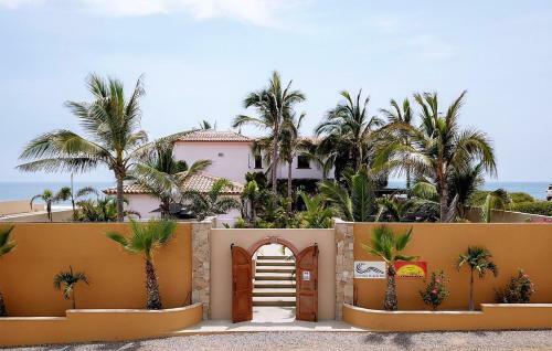 Posada Cerritos Beach Inn