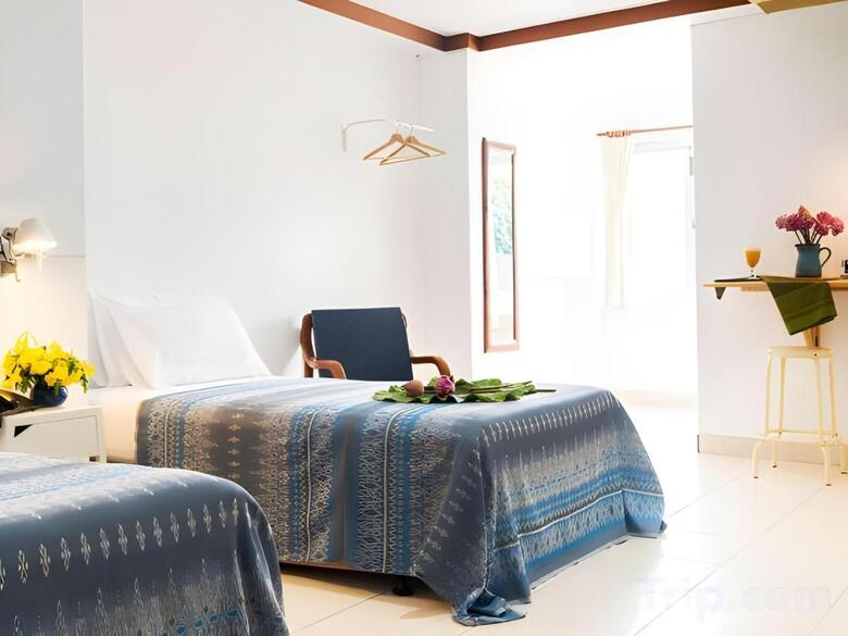 Howard Square Boutique Hotel
