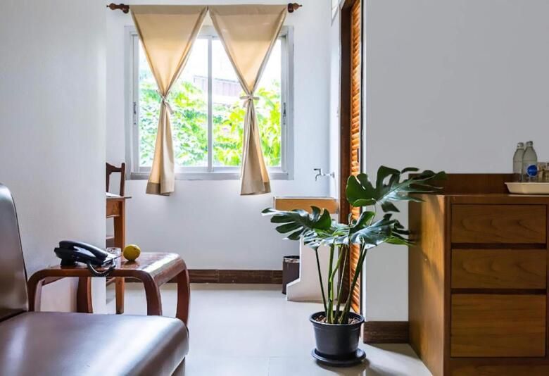 Howard Square Boutique Hotel