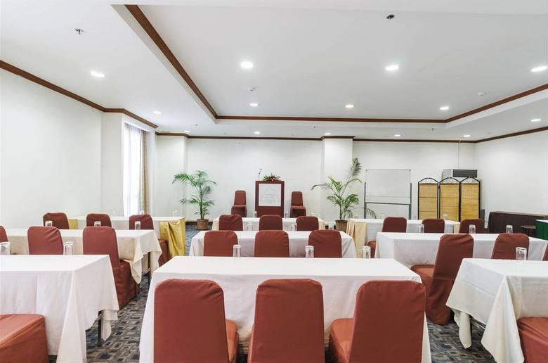 Hotel C H