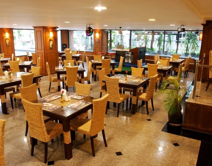 Hotel C H