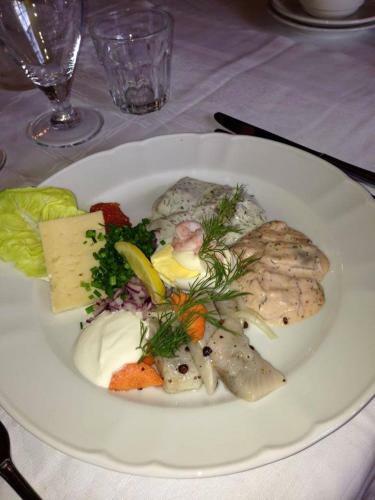 Albergue Lunedet Camping Caf� Restaurang Ab