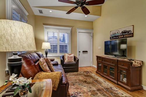 Hillcrest House Bed & Breakfast