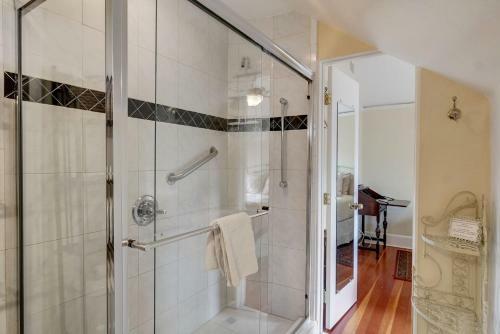 Hillcrest House Bed & Breakfast