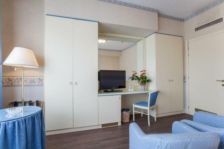 Hotel Bristol Buja