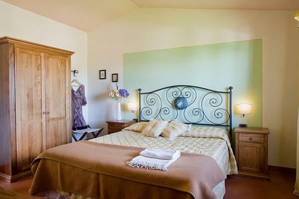 Hotel Casolare Le Terre Rosse