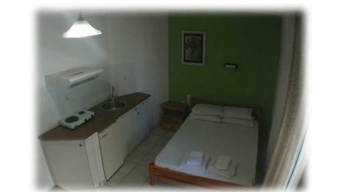Aeolus Apartments & Studios