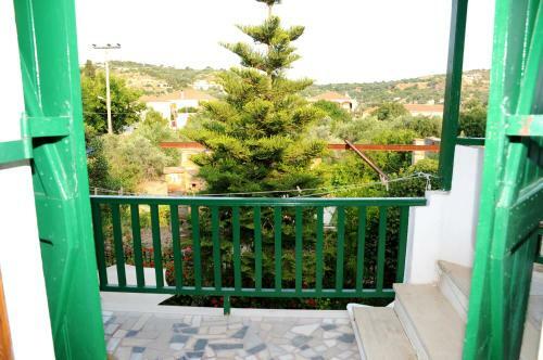 Hostal Topakas House