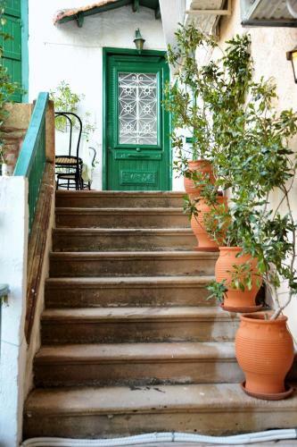 Hostal Topakas House