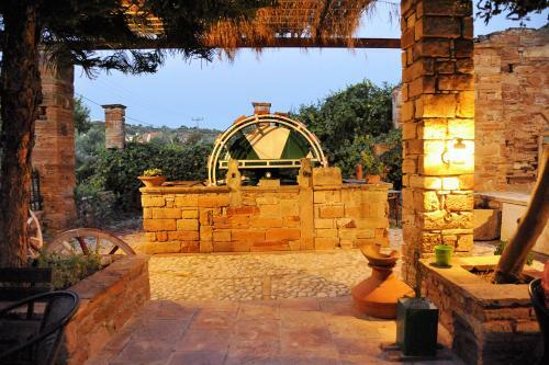 Hostal Topakas House