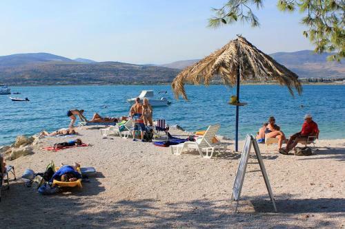Hostal Apartments With A Parking Space Arbanija (Ciovo) - 5228