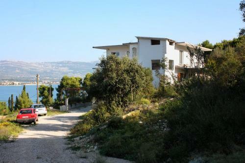 Hostal Apartments With A Parking Space Arbanija (Ciovo) - 5228