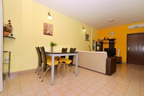 Apartments With A Parking Space Slatine (Ciovo) - 5158