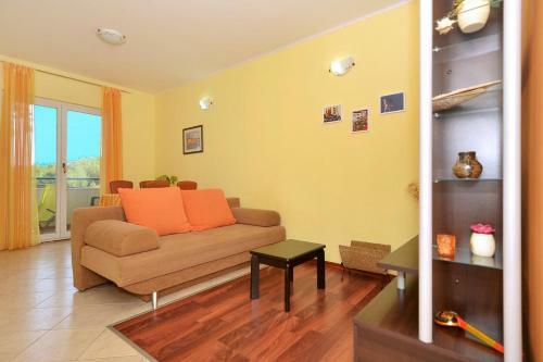 Apartments With A Parking Space Slatine (Ciovo) - 5158