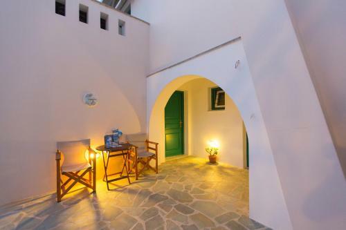 Iades Studios & Apartments