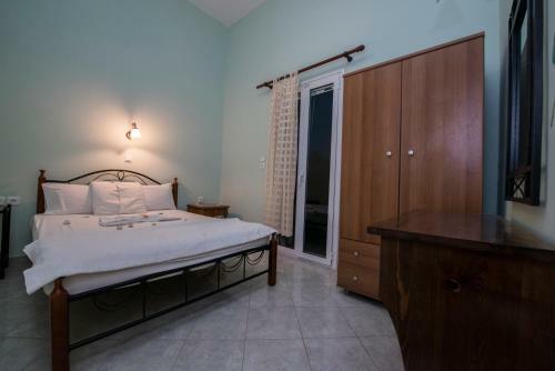 Sophi's L Studios & Apartments