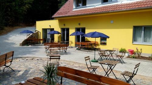 Hostal Mezi Stromy