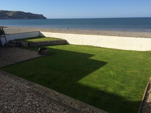 Superb Cintra Beachside Apartments