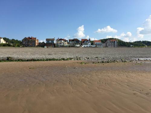 Superb Cintra Beachside Apartments