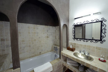 Hotel H�tel Le Ryad Marseille