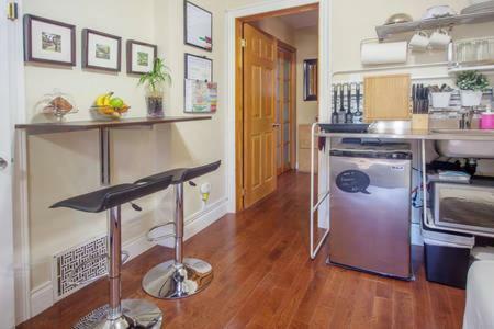 Hostal Rooms Within Toronto