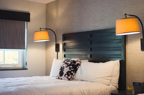 Hi-ho: A Hi-tech Hotel