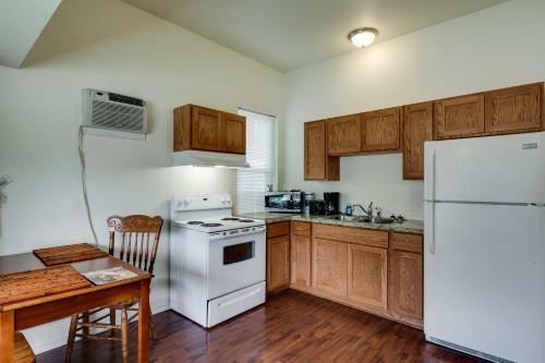 Maple Leaf Manor Furnished Apartments