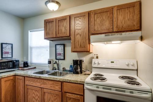 Maple Leaf Manor Furnished Apartments
