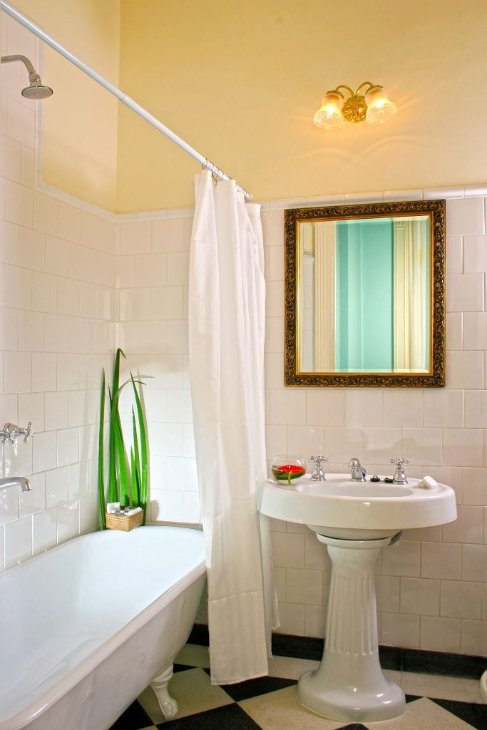 Hotel Rooney's Boutique