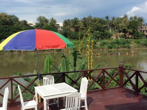 Hostal Merry Riverside Hotel