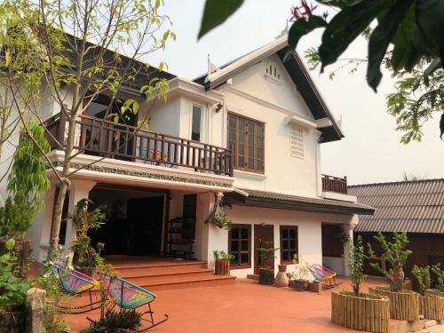 Hostal Merry Riverside Hotel