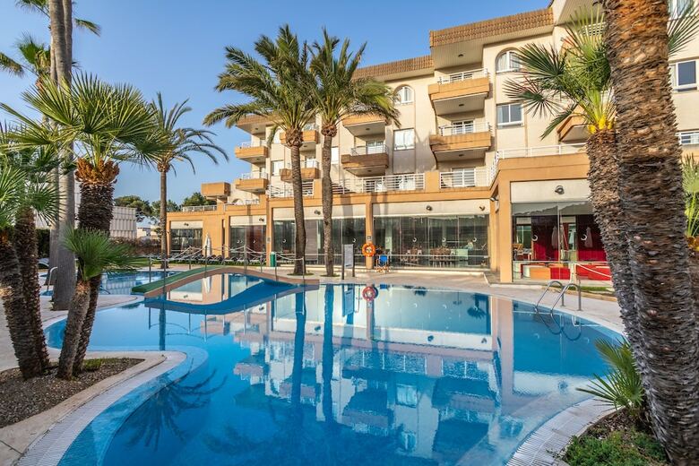 Hotel Illot Suites